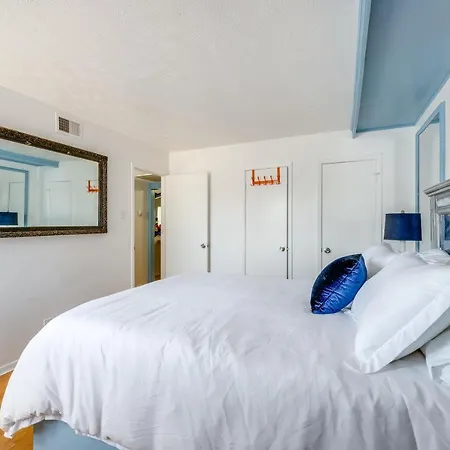 Dallas Vacation Rental Condo With Community Pool!